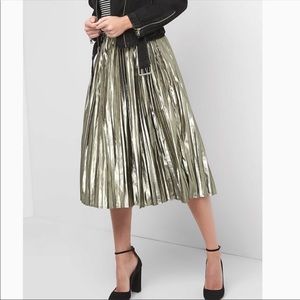 NWT Gap Metallic Midi Pleated skirt